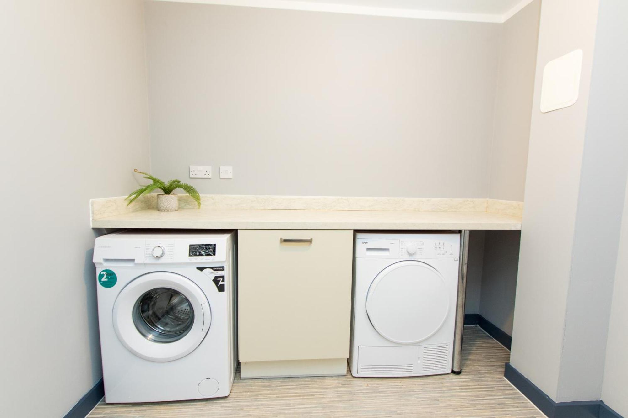 Free Parking 3 Bedroom House In 诺丁汉 外观 照片